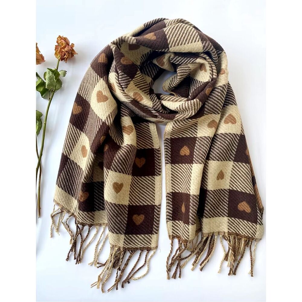 Brown heart detailed checkerboard scarf